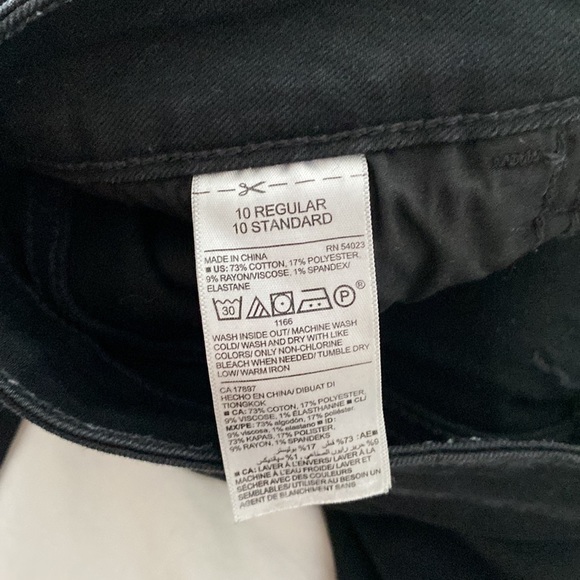 Old Navy Rockstar Midrise Black Jeans Rips and frayed - Picture 4 of 4